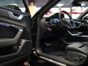 Audi RS6 Avant 4.0 V8 TFSI performance quattro T-Tronic 