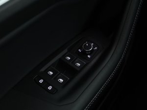 Volkswagen Volkswagen Touareg 3.0 TDI 4M 231 R-Line