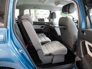 Volkswagen Touran 1.5 TSI DSG Comfortline 